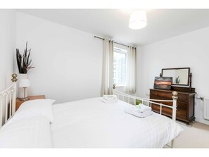 2 ห้องนอน, เตารีด/โต๊ะรีดผ้า, Wi-Fi, ผ้าปูที่นอน