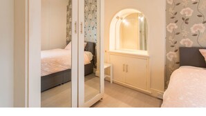3 chambres, fer et planche à repasser, Wi-Fi gratuit, draps fournis
