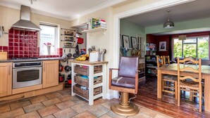 Unclassified image, 5 of 19, button - Artists Home in Cambridge W/parking and Garden (Cambridge)