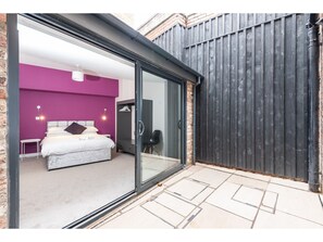 1 bedroom, iron/ironing board, travel crib, Internet - Beautiful, Top-spec apt for up to 4 in York Centre (York)