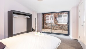 Unclassified image, 2 of 17, button - Beautiful, Top-spec apt for up to 4 in York Centre (York)