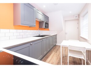 오븐, 조리 도구/접시/주방 기구