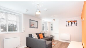 Unclassified image, 4 of 17, button - Beautiful, Top-spec apt for up to 4 in York Centre (York)