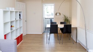 1 Schlafzimmer, Bügeleisen/Bügelbrett, kostenloses WLAN, Bettwäsche
