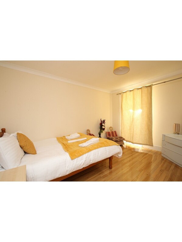 4 bedrooms, iron/ironing board, free WiFi, bed sheets