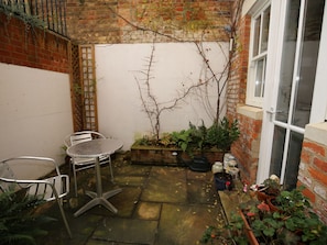 Balcony - Lovely Central Oxford Apartment + Sun Trap Patio (Oxford)