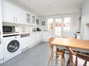 Unclassified image, 5 of 15, button - Lovely Central Oxford Apartment + Sun Trap Patio (Oxford)
