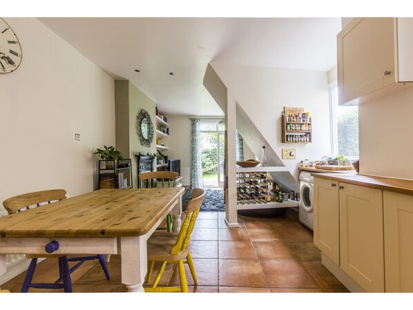 Cookware/dishes/utensils - Beautiful Victorian Period Conversion in SW London (London)