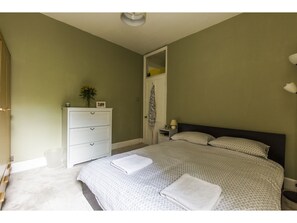 2 chambres, fer et planche à repasser, Wi-Fi gratuit, draps fournis