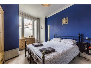 2 bedrooms, iron/ironing board, free WiFi, bed sheets - Beautiful Victorian Period Conversion in SW London (London)