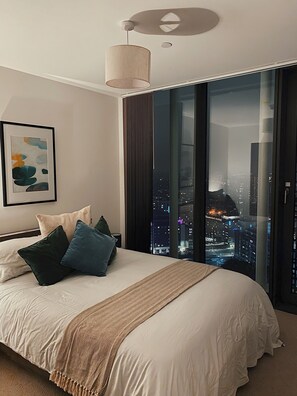 1 bedroom, iron/ironing board, free WiFi, bed sheets - Beautiful, Modern and Elegant Flat With a View (London)