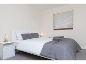 2 chambres, fer et planche à repasser, Wi-Fi, draps fournis
