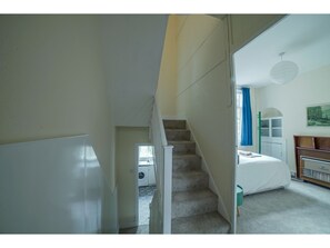 4 bedrooms, iron/ironing board, bed sheets - Lovely English House Near Greenwich Town Centre (London)