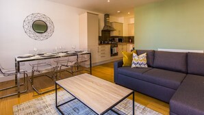 Unclassified image, 2 of 18, button - Beautiful two bed in the Heart of Wimbledon (London)