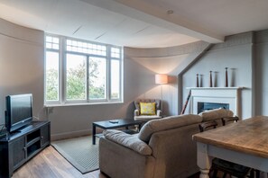 شقة (4 Bedrooms) | غرفة المعيشة