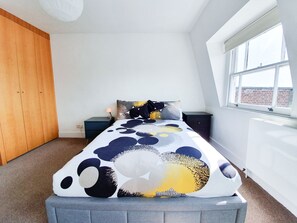 1 ห้องนอน, เตารีด/โต๊ะรีดผ้า, ผ้าปูที่นอน