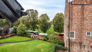 Unclassified image, 2 of 11, button - Superb Spec Cosy 1 bd W/parking Facing City Walls (York)
