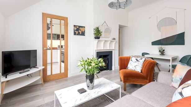 Unclassified image, 1 of 11, button - Superb Spec Cosy 1 bd W/parking Facing City Walls (York)