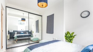 Unclassified image, 5 of 11, button - Superb Spec Cosy 1 bd W/parking Facing City Walls (York)