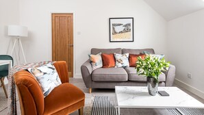 Unclassified image, 3 of 11, button - Superb Spec Cosy 1 bd W/parking Facing City Walls (York)