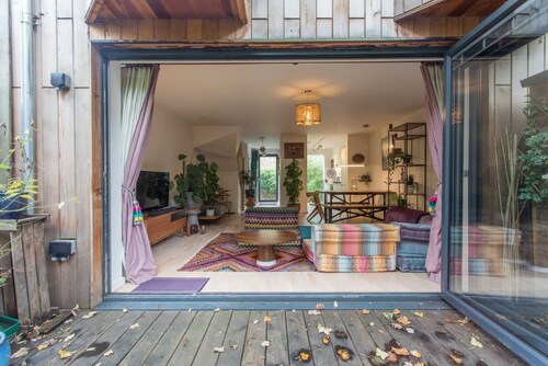 Trendy & Bright Bohemian House in Forest Hill