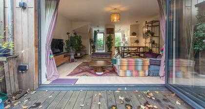 Trendy & Bright Bohemian House in Forest Hill