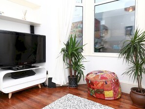 3 bedrooms, iron/ironing board, bed sheets - Lovely 3-bedroom House With Garden in Leyton (London)