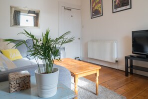 Apartment (1 Bedroom) | Wohnzimmer