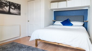 Appartement (1 Bedroom) | 1 slaapkamer, een strijkplank/strijkijzer, beddengoed