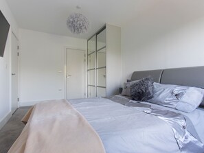 2 phòng ngủ, bàn ủi/dụng cụ ủi quần áo 