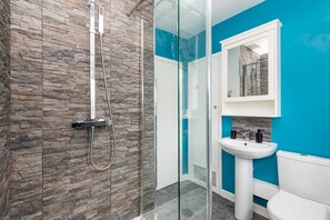 Shower - Lovely 2 bed Flat Located Inside City Bar Walls! (York)