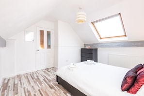 2 Schlafzimmer, Bügeleisen/Bügelbrett, Reisekinderbett, Bettwäsche