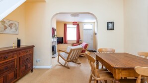 Unclassified image, 2 of 13, button - Cosy Home 5 Minute Walk to Monkbar and Bar Walls! (York)