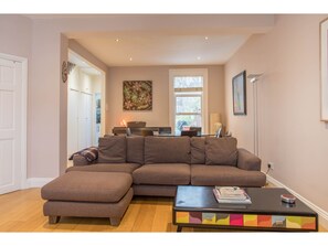 House (3 Bedrooms) | Living room - Lovely 3bed House & Garden - Explore Chiswick (London)
