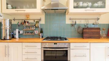 Rumah (3 Bedrooms) | Dapur pribadi | Oven, mesin pencuci piring, dan peralatan masak/sendok-piring