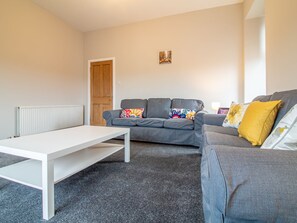 TV - Modern, Bright + Spacious, 2BR City Centre Apt (Glasgow)