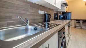 Private kitchen - Modern, Bright + Spacious, 2BR City Centre Apt (Glasgow)