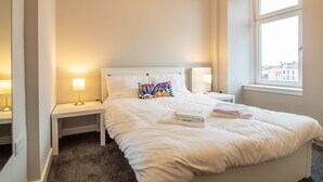 Room - Modern, Bright + Spacious, 2BR City Centre Apt (Glasgow)