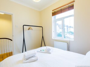 Apartment (1 Bedroom) | 1 bedroom, iron/ironing board, bed sheets - Modern, Newly Refurbished 1bdr in Central Brighton (Brighton)