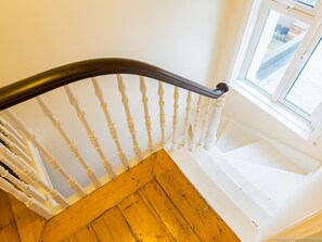 1 chambre, fer et planche à repasser, draps fournis