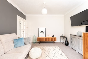 House (3 Bedrooms) | Living room | TV, Netflix, streaming services