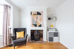 House (3 Bedrooms) | Living room | TV, Netflix, streaming services