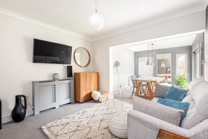 Maison (3 Bedrooms) | Salle de séjour | Téléviseur, Netflix, services de diffusion en continu