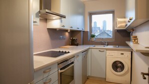 Apartment (1 Bedroom) | Private kitchen - Modern, Cozy & Central 1BR Apartment in London (London)