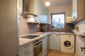 Căn hộ (1 Bedroom) | Bếp riêng | Tủ lạnh, lò nướng, máy rửa bát, dụng cụ pha cà phê/trà 