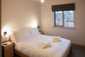 Apartment (1 Bedroom) | 1 Schlafzimmer, Bügeleisen/Bügelbrett, kostenloses WLAN, Bettwäsche