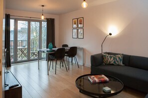 Căn hộ (1 Bedroom) | Phòng khách | TV 