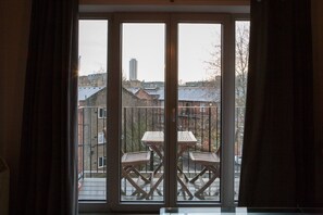 Apartment (1 Bedroom) | Balkon