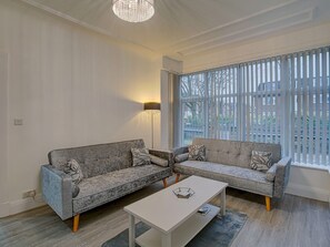 Apartment (2 Bedrooms) | Living room - Stunning 2BR Apt South Manchester For 6! (Manchester)