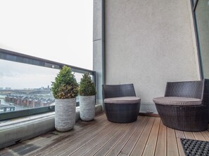 Apartment (3 Bedrooms) | Balcony